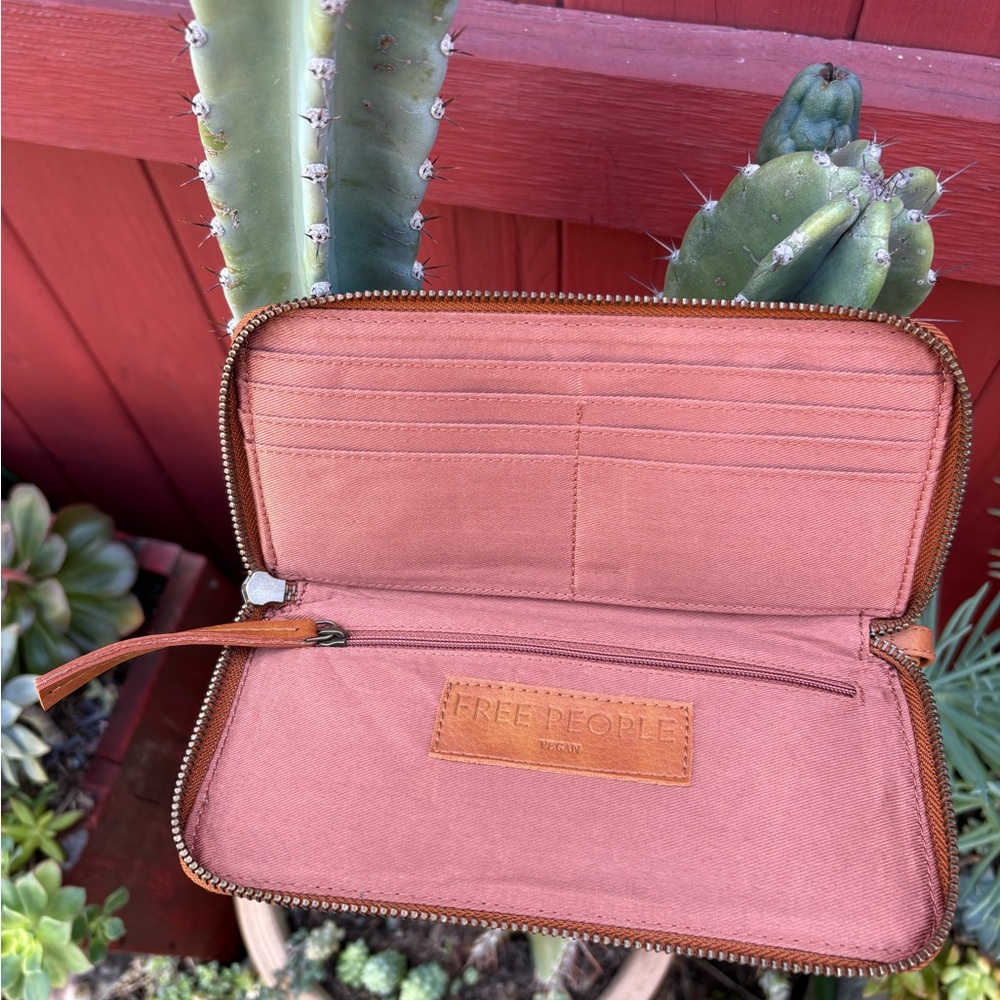 Free People Distressed Wallet - Picture 3 of 11